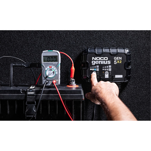 Chargeur de batterie embarqu&eacute; &agrave; 2 sorties de 10 amp&egrave;res Gen5X2 Genius Action Paper