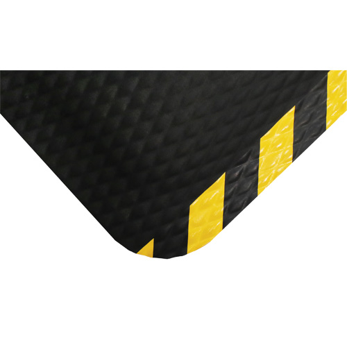 Tapis Hog Heaven, Losange, 4-4/5' x 8' x 7/8", Noir/Jaune, Nitrile Action Paper