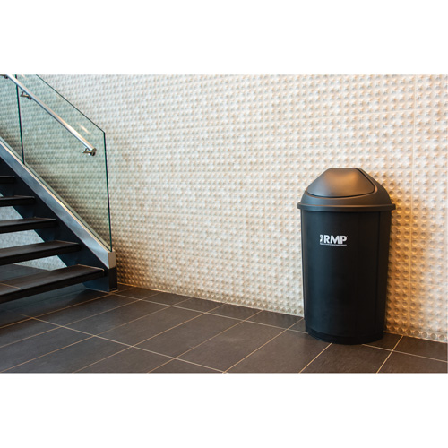 Bac &agrave; d&eacute;chets demi-rond avec couvercle, Poly&eacute;thyl&egrave;ne, 21 gal. US Action Paper
