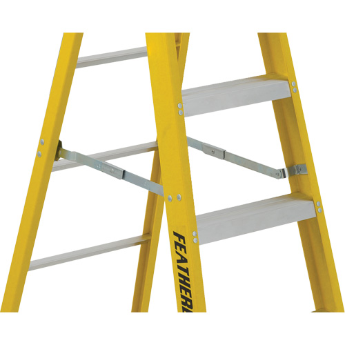 Industrial Heavy-Duty Stepladders (6900 Series), 4', Fibreglass, 300 lbs. Capacity, Type 1A Action Paper