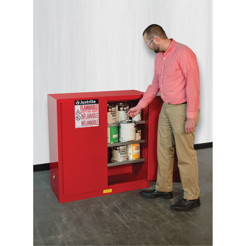 Armoire de s&eacute;curit&eacute; pour la peinture et les encres combustibles EX Sure-Grip, 40 gal., 3 tablettes Action Paper