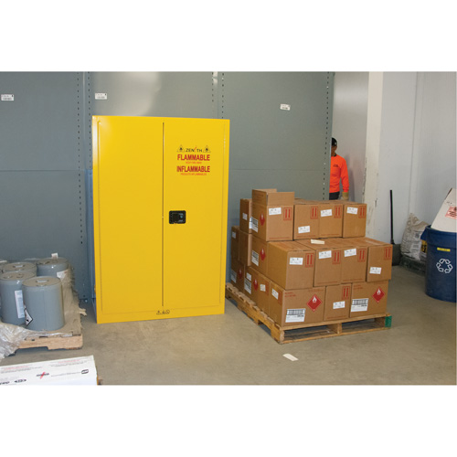 Armoire pour produits inflammables, 45 gal., 2 Porte(s), 43" La x 65" h x 18" p Action Paper