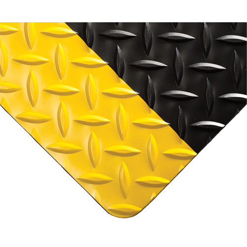 Tapis Diamond-Plate pour tableau de contr&ocirc;le no 701, 3' la x 75' lo, 1/4" &eacute;paisseur, Noir/Jaune, PVC Action Paper