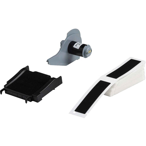 &eacute;tiquettes sur&eacute;lev&eacute;s pour panneaux, Polyester, 1" lo x 4" h, Noir Action Paper