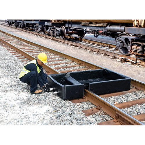 Ultra-Track Berm, 144 US gal. Capacity, 4' W x 6' L x 12" H, Foam Wall Action Paper