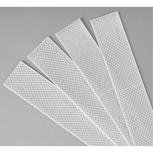 3M Scotchlite Diamond Grade mat&eacute;riau de perceptibilit&eacute; S&eacute;rie 983, 2" la x 12" lo, Blanc Action Paper