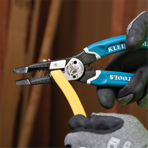 Outil polyvalent Klein-Kurve pour d&eacute;nuder, couper et sertir les fils, 8-1/4" lo, 8 - 20 AWG Action Paper
