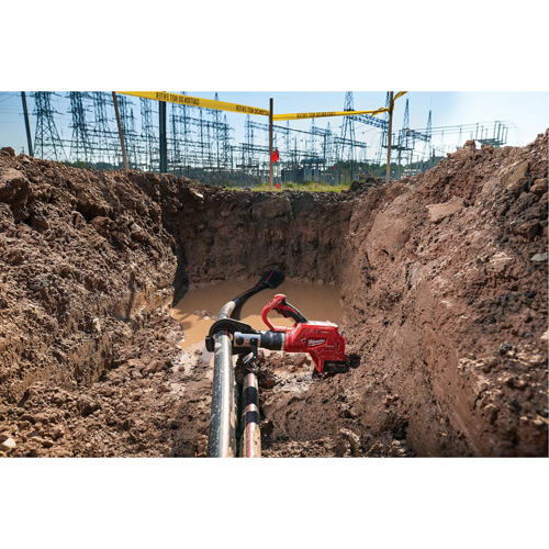 Coupe-c&acirc;ble pour c&acirc;bles souterrains de 3" M18 Force Logic avec t&eacute;l&eacute;commande sans fil Action Paper