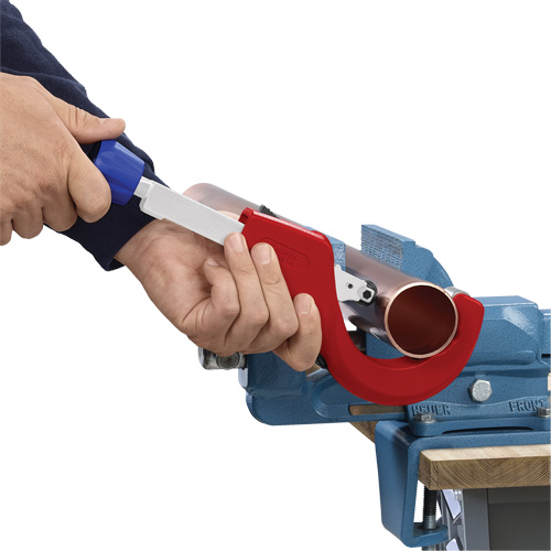 Coupe-tubes KNIPEX TubiX&reg; XL 10-1/4", Capacit&eacute; de 5/64"- 3" Action Paper