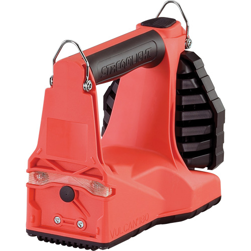 Lanterne multifonctionnelle 180 Vulcan, DEL, 1200 lumens, 5.75 hres de fonctionnement, piles Rechargeable, Compris Action Paper
