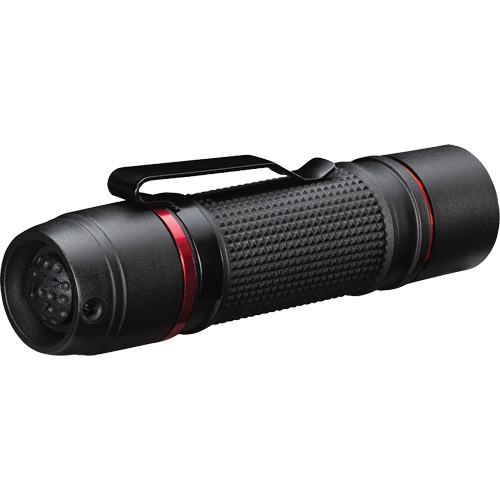 Lampe de poche &agrave; deux modes d'optique PX9, DEL, 750 lumens, Piles AAA Action Paper