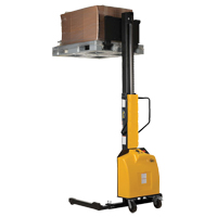 Gerbeur motoris&eacute; avec m&acirc;t &eacute;troit, Fonctionnement &eacute;lectrique, Capacit&eacute; 1500 lb, Lev&eacute;e max 98" Action Paper