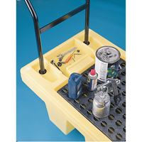 Chariots Poly-Spillcart, 66,5" lo x 29" la x 43,9" h, Cap. de d&eacute;versement 57 gal. US Action Paper