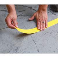 Marqueur robuste pour le sol Tough-Mark, Rectangle, 48" lo x 2" la, Jaune, Poly&eacute;thyl&egrave;ne Action Paper