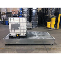Ultra-Twin IBC Spill Pallet en acier, Capacit&eacute; de d&eacute;versement 370 gal. US, 103,8" x 26,8" x 51,1" Action Paper