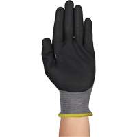 Gants r&eacute;sistants &agrave; la coupe HYFLEX 11-584, Taille 5/2T-petit, Calibre 21, Rev&ecirc;tement Mousse de nitrile, Enveloppe en PEHP/Intercept, ASTM ANSI niveau A6/EN 388 niveau F Action Paper