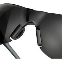 Lunettes de s&eacute;curit&eacute; Adapt Lite, Lentille Fum&eacute;e, Antibu&eacute;e/Anti-&eacute;gratignures, ANSI Z87+/R&eacute;pond ou surpasse la norme CSA Z94.3 Action Paper