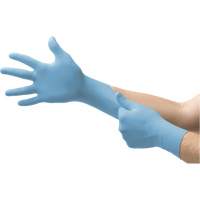 Gants jetables Vesatility 92-134 MICROFLEX, 5.5/6/T-petit, Nitrile, 2,76-mil/3,94-mil, Sans poudre, Bleu, Classe 2 Action Paper