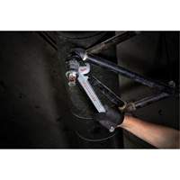 Cl&eacute; &agrave; tuyau avec manche Powerlength, Cap des m&acirc;choires 1-1/2", Longueur 10" Action Paper