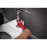 Cl&eacute; &agrave; tuyau hexagonale coud&eacute;e en acier, Cap des m&acirc;choires 2-5/8", Longueur 10-1/2", Fini Rev&ecirc;tement en poudre, Prise Ergonomique Action Paper